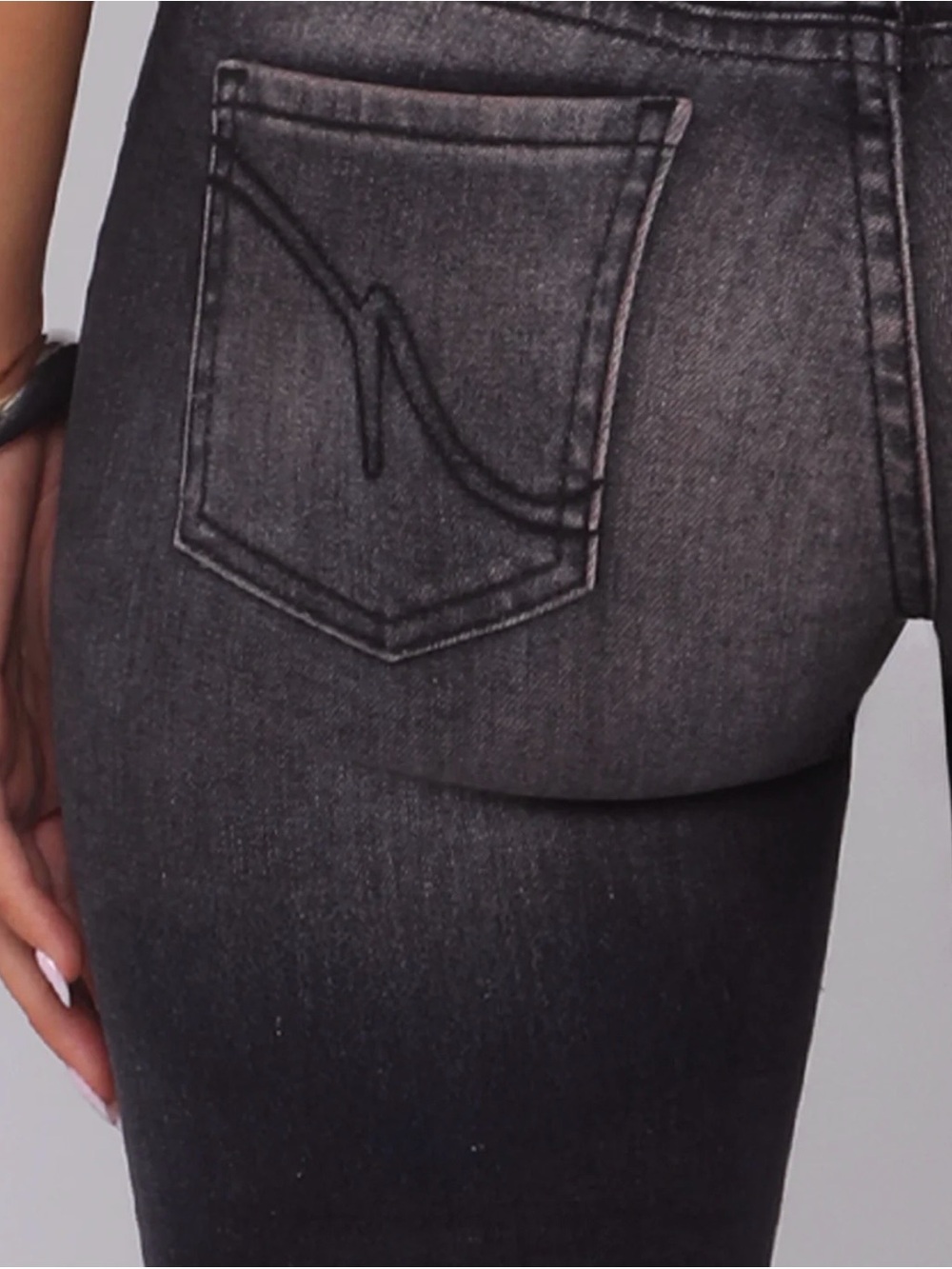 REVICE Women’s Skinny Jeans in Washed Black